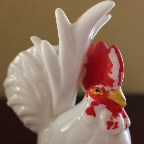 Vintage White Porcelain Hen and Rooster Salt & Pepper Shakers - Picture 10 of 14